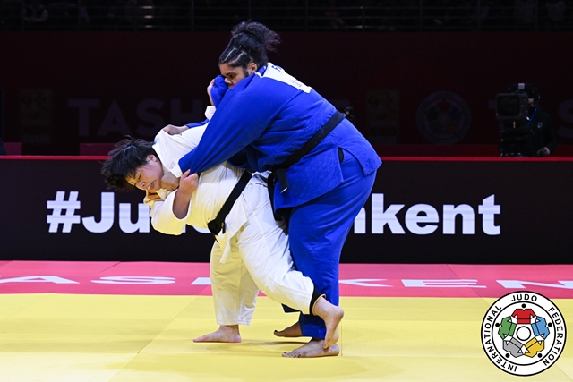 素根（白）決勝